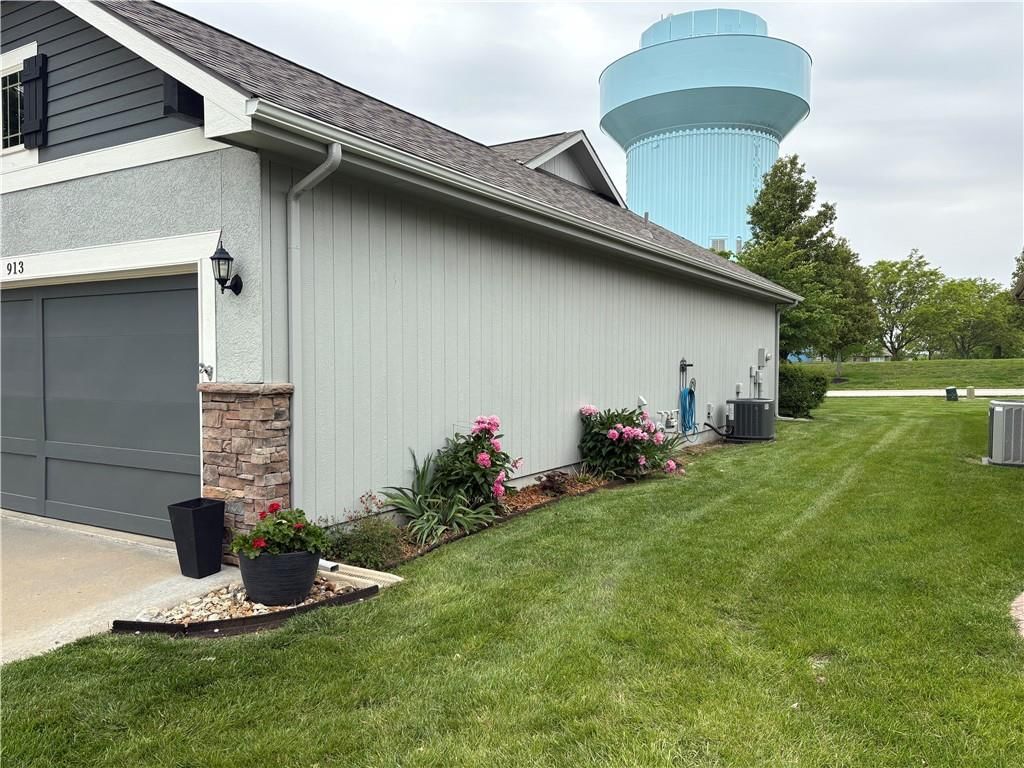 913 SE Amber Court — photo 4