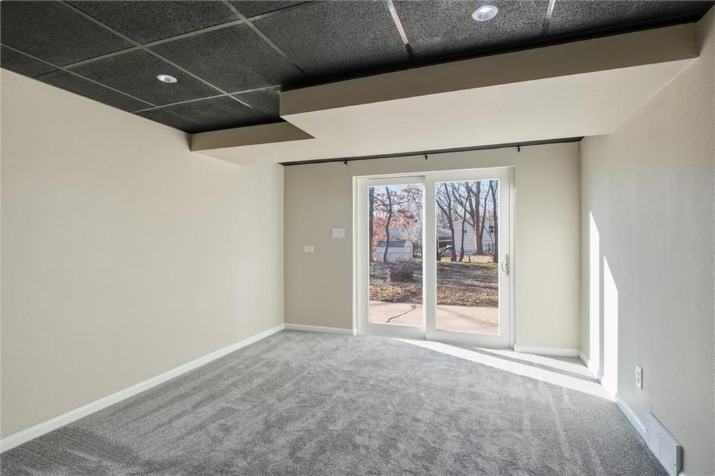 8002 Campbell Street — photo 27