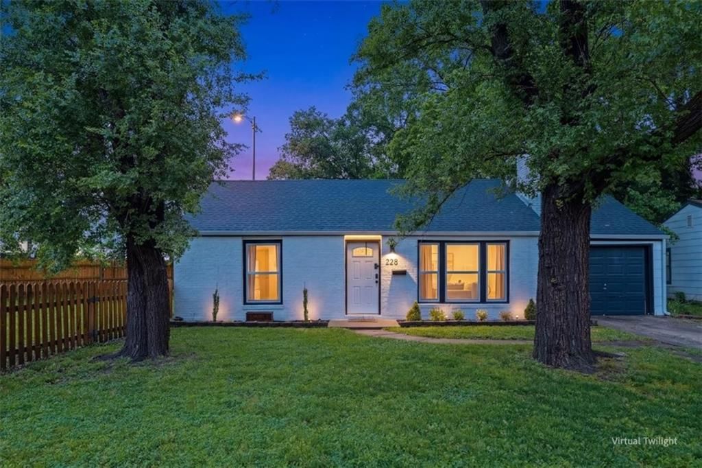 228 W Pocahontas Lane — photo 2