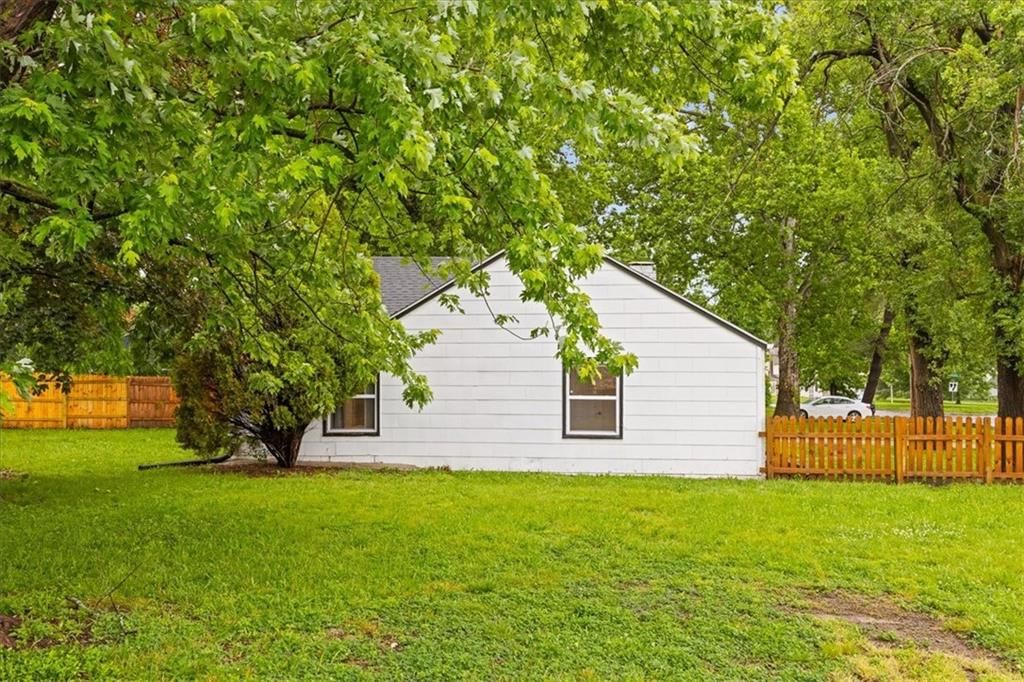 228 W Pocahontas Lane — photo 28