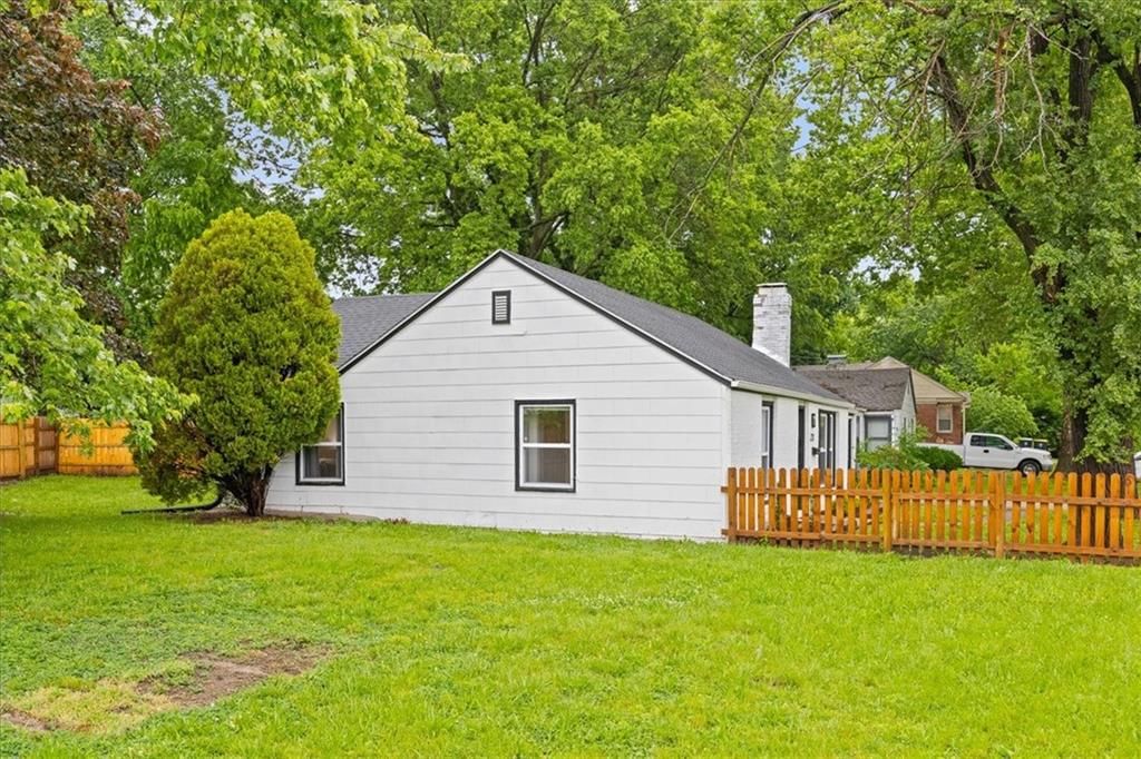 228 W Pocahontas Lane — photo 29