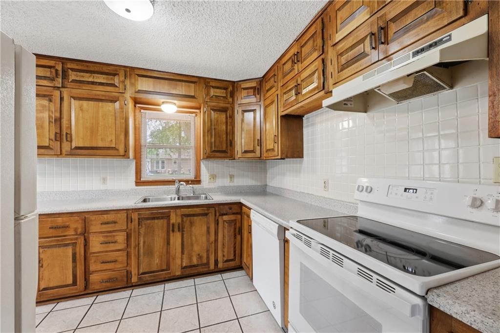 2300 S Harding Street — photo 6