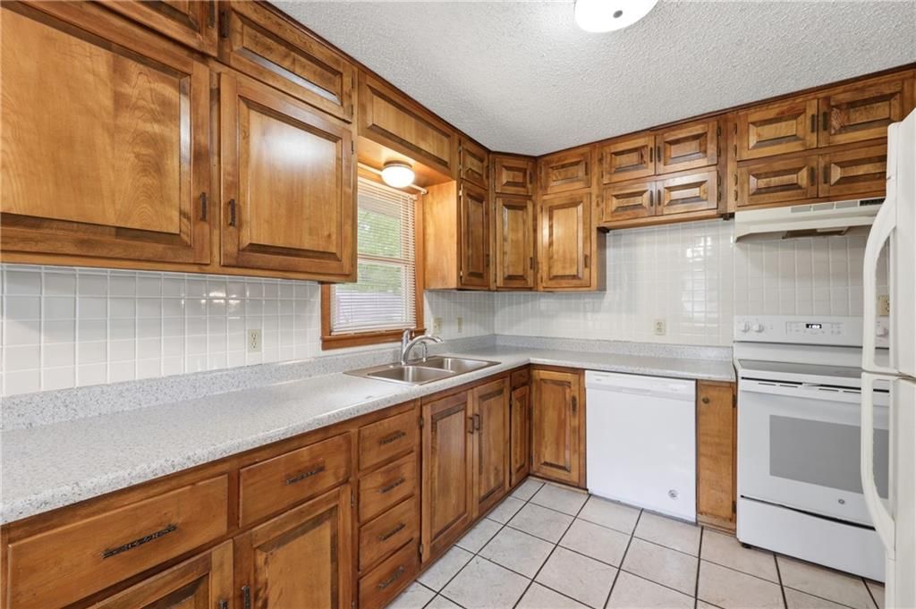 2300 S Harding Street — photo 8