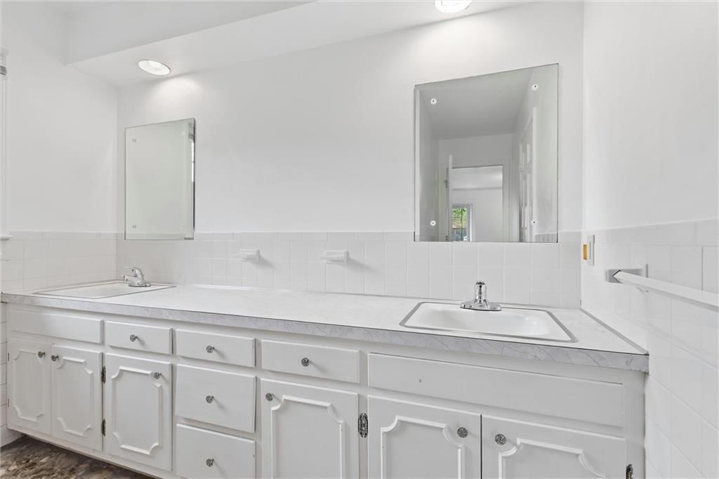 3610 S DELAWARE Avenue — photo 12