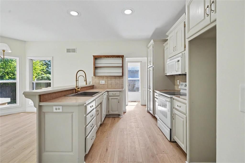 212 Hillside Drive — photo 10