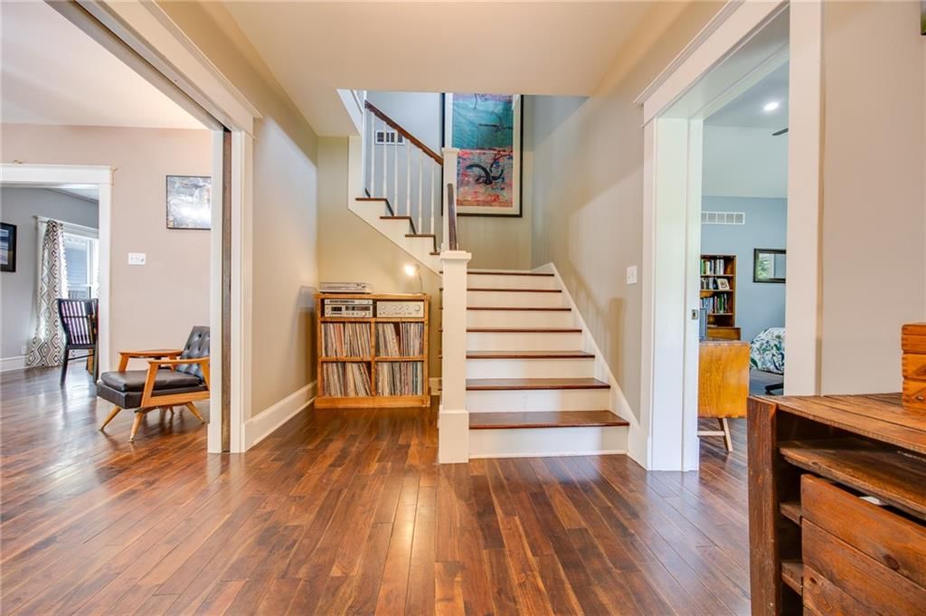 1933 Learnard Avenue — photo 6