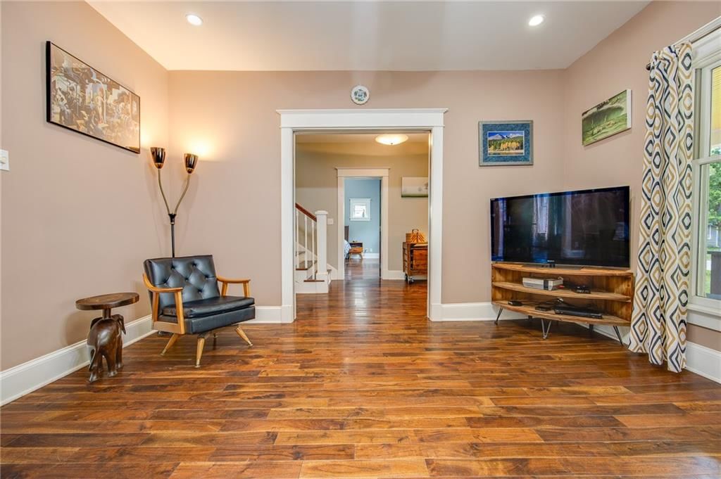 1933 Learnard Avenue — photo 8
