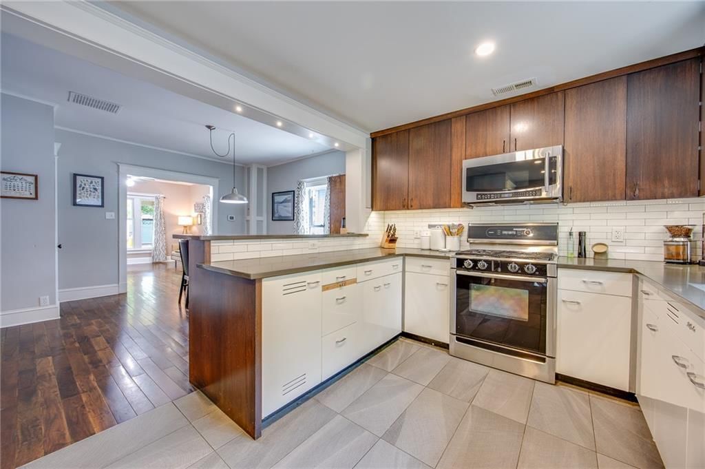 1933 Learnard Avenue — photo 16