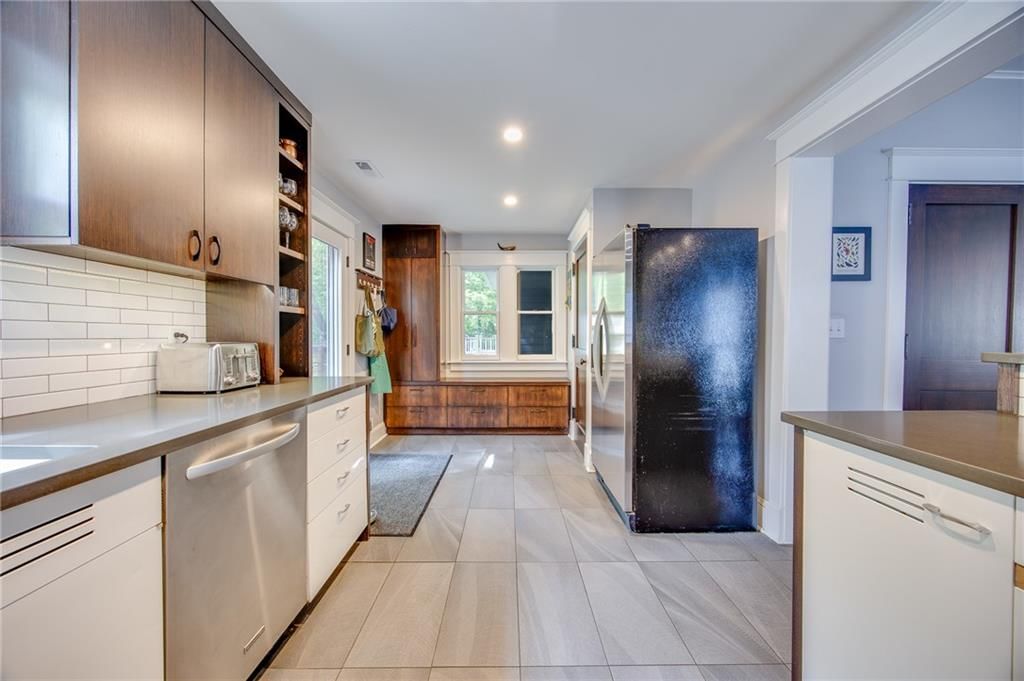 1933 Learnard Avenue — photo 17