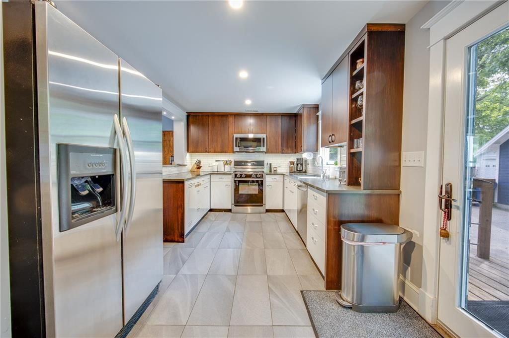 1933 Learnard Avenue — photo 18