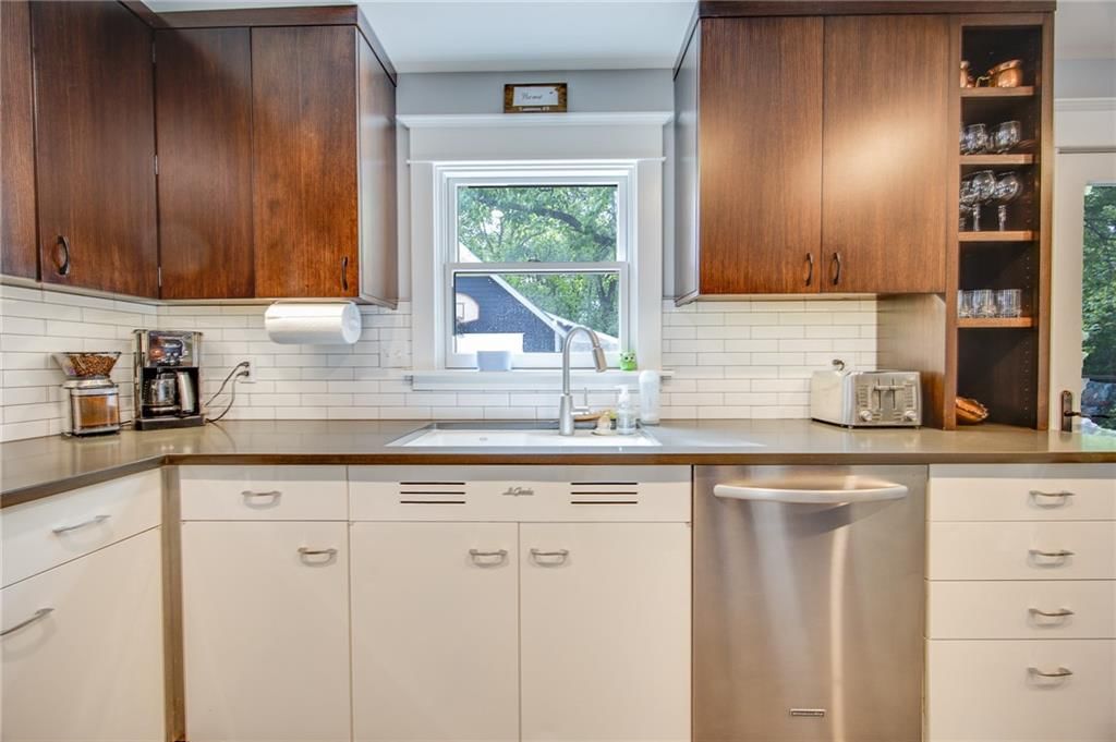 1933 Learnard Avenue — photo 19