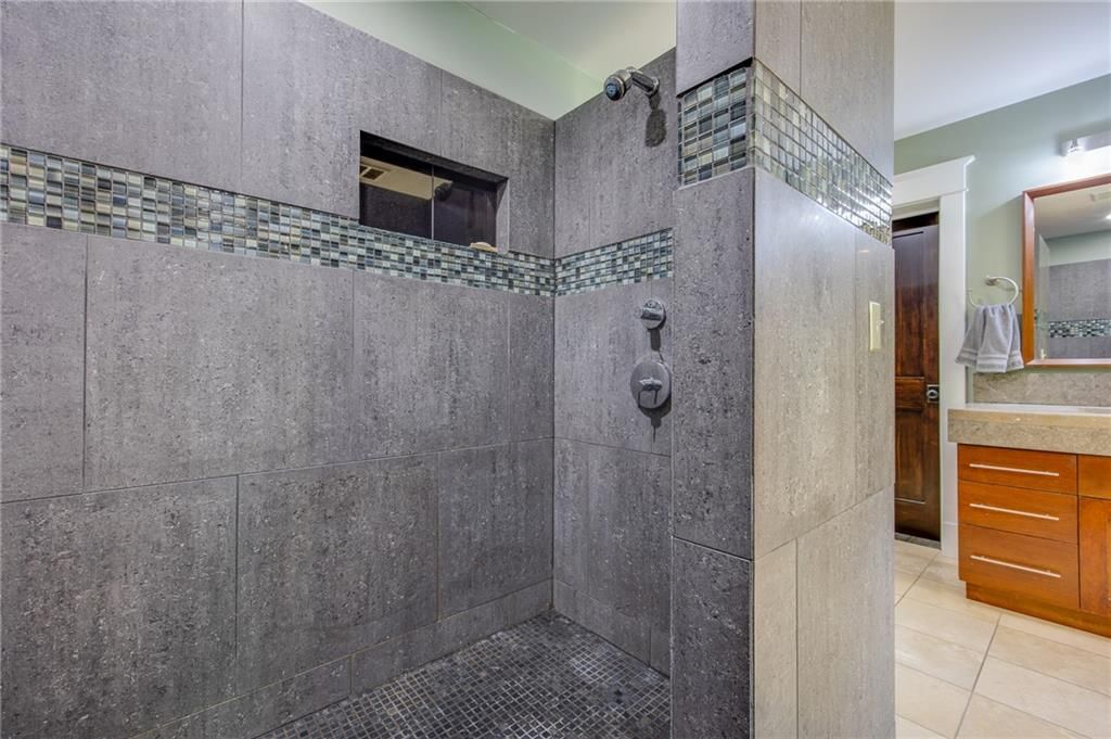 1933 Learnard Avenue — photo 32