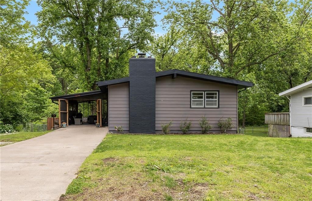1030 Anderson Street — photo 2
