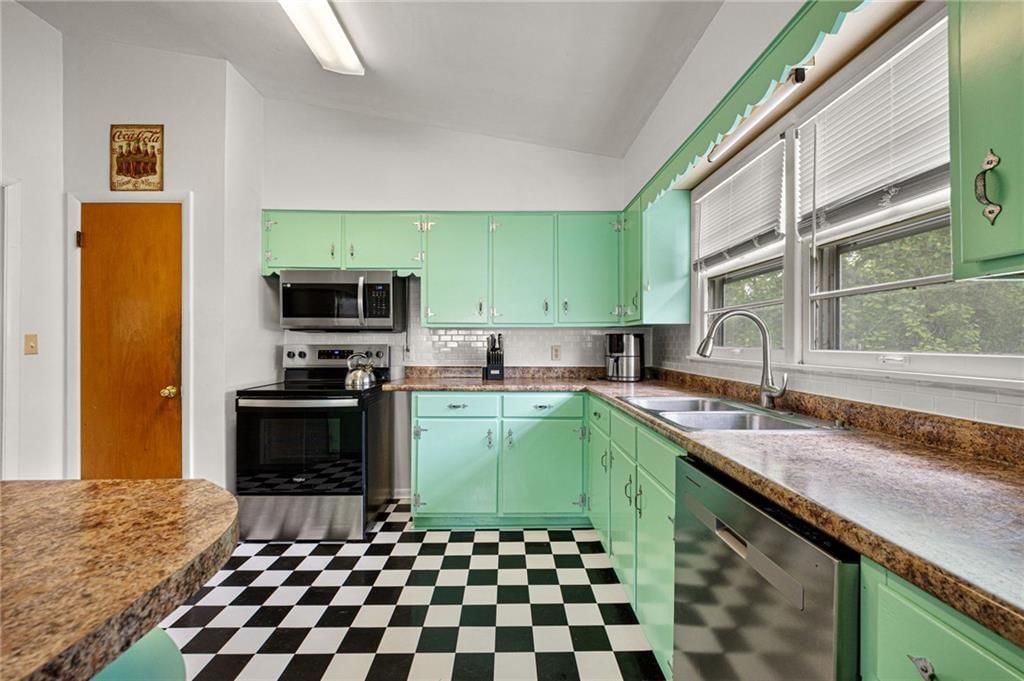 1030 Anderson Street — photo 16