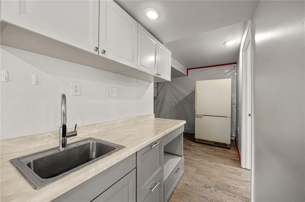 1030 Anderson Street — photo 32