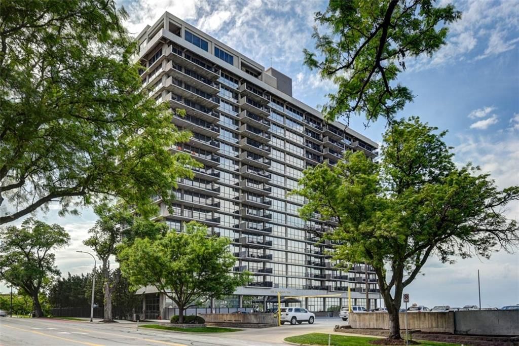 600 E Admiral Boulevard — photo 2