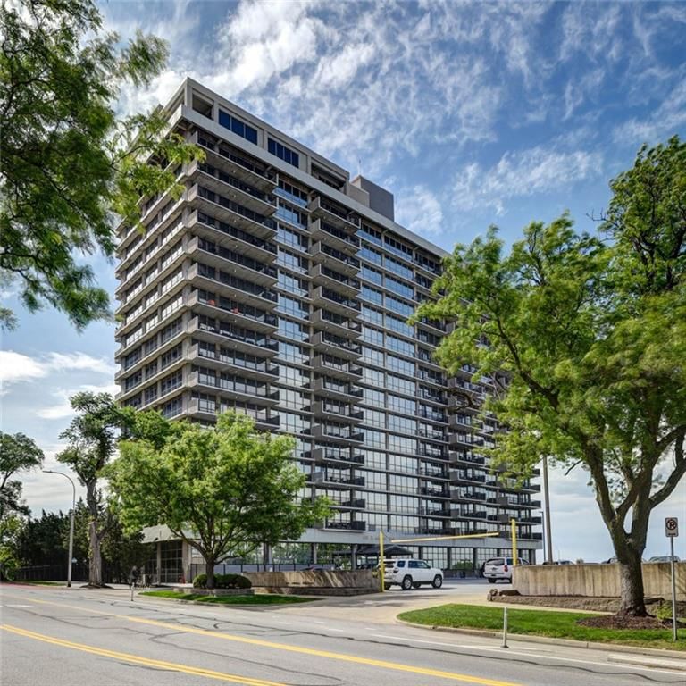 600 E Admiral Boulevard — photo 3