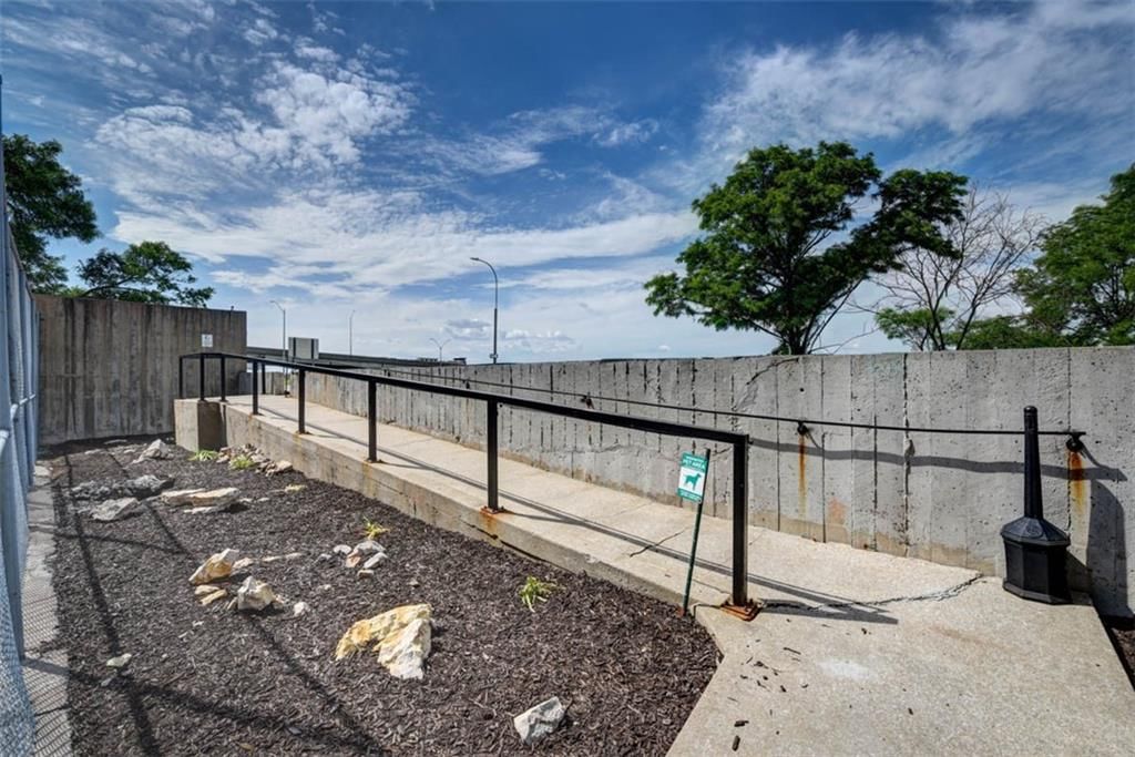 600 E Admiral Boulevard — photo 30
