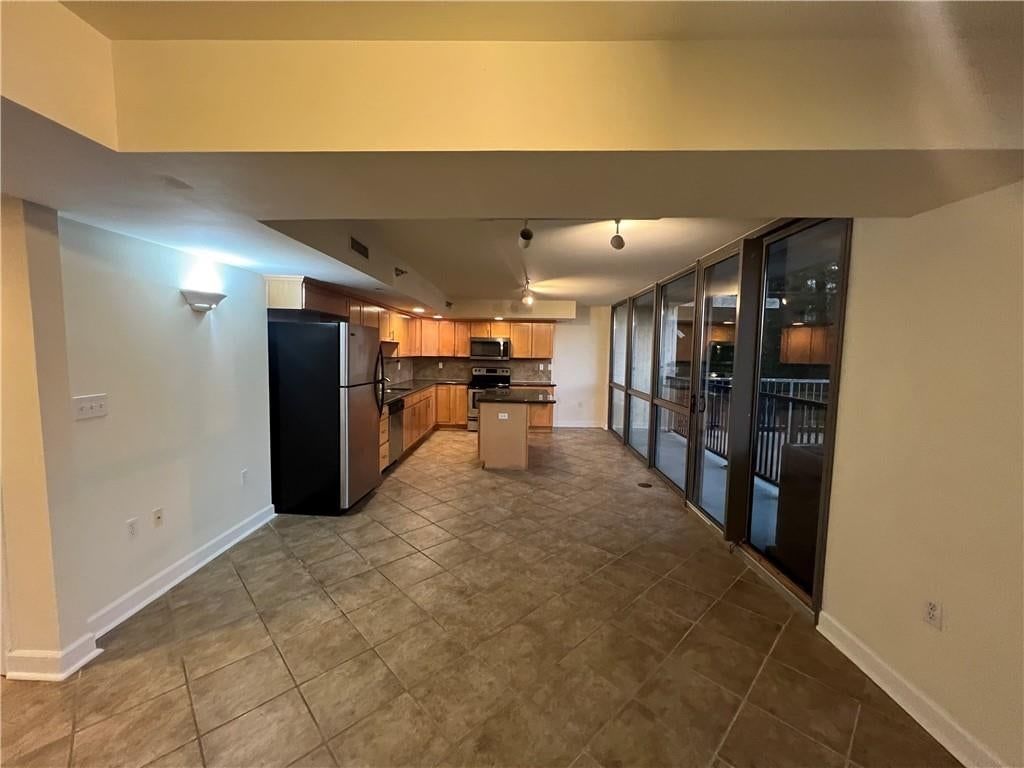600 E Admiral Boulevard — photo 36