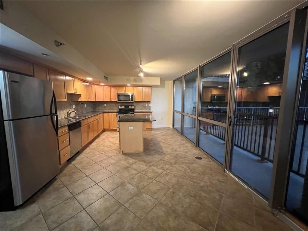 600 E Admiral Boulevard — photo 38