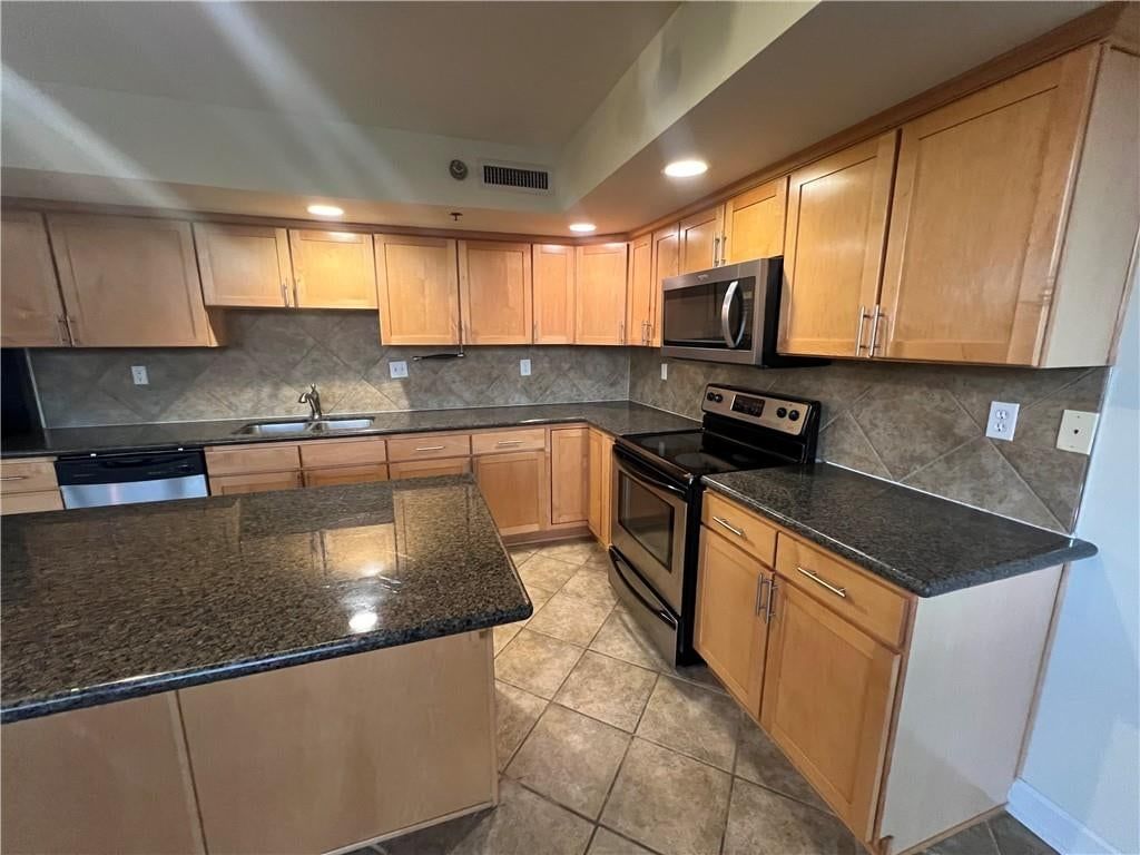 600 E Admiral Boulevard — photo 42