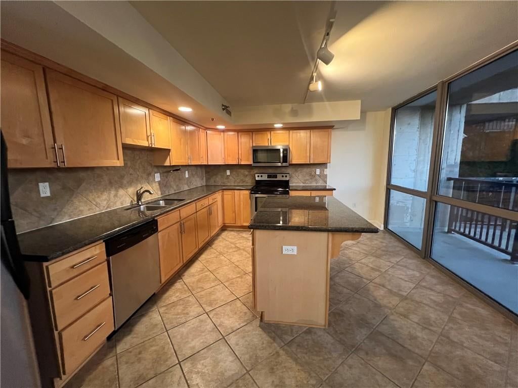 600 E Admiral Boulevard — photo 48