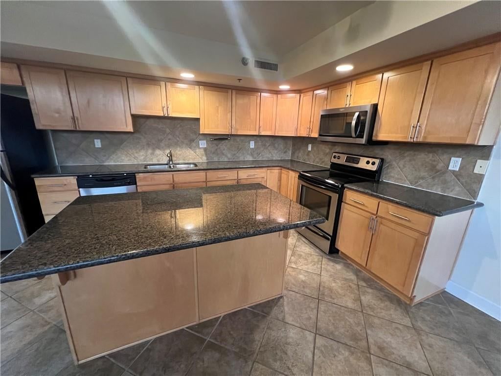 600 E Admiral Boulevard — photo 49