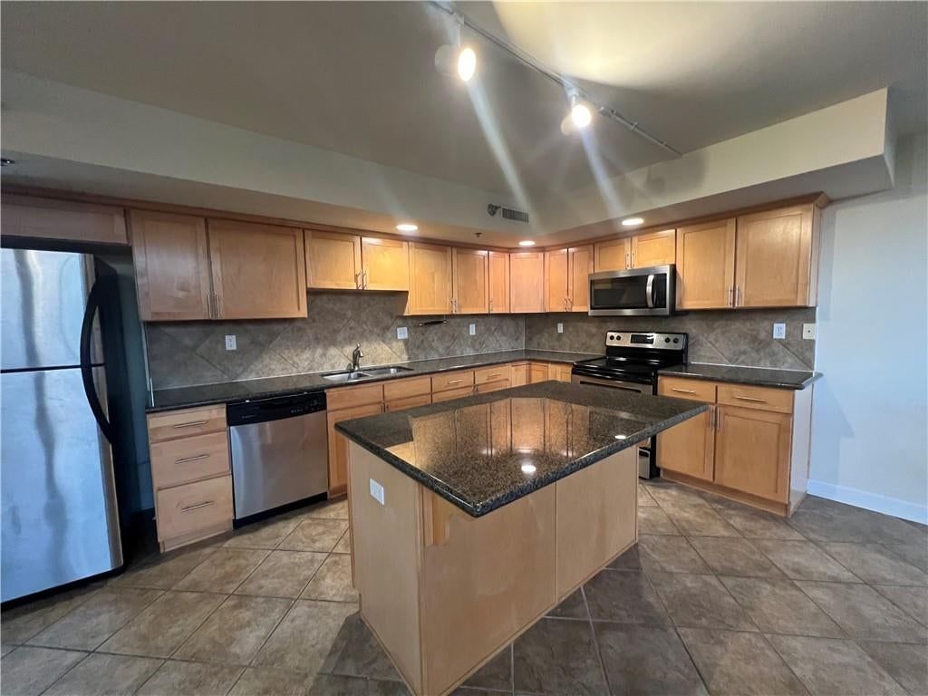 600 E Admiral Boulevard — photo 50