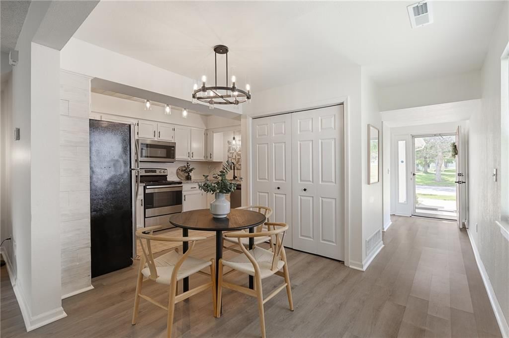 4612 NE Whispering Winds Drive — photo 10