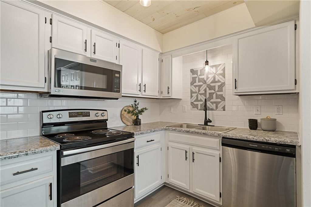 4612 NE Whispering Winds Drive — photo 12
