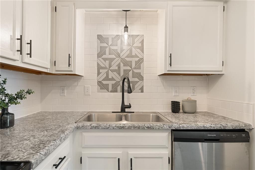 4612 NE Whispering Winds Drive — photo 14