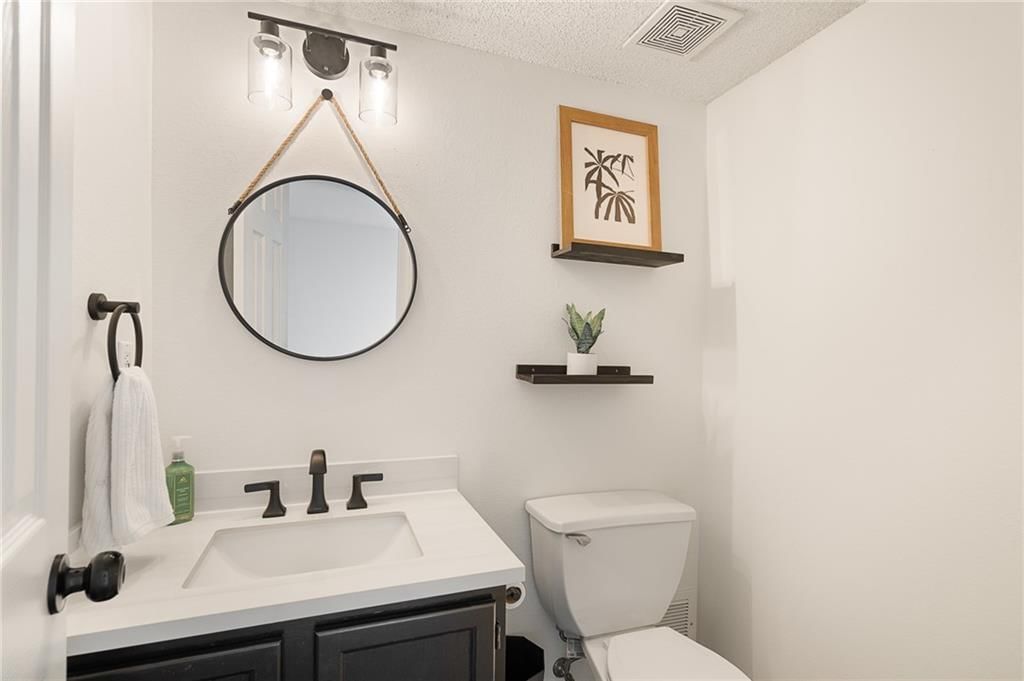4612 NE Whispering Winds Drive — photo 18