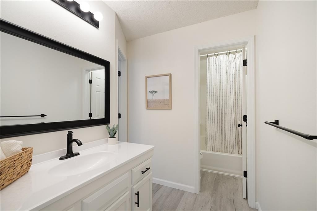 4612 NE Whispering Winds Drive — photo 30
