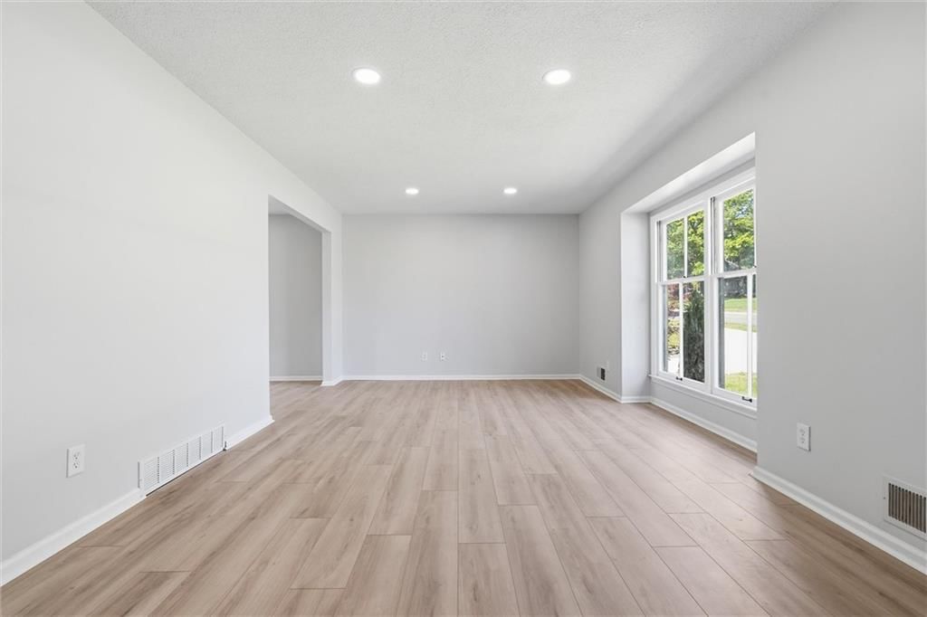 10200 Nall Avenue — photo 7