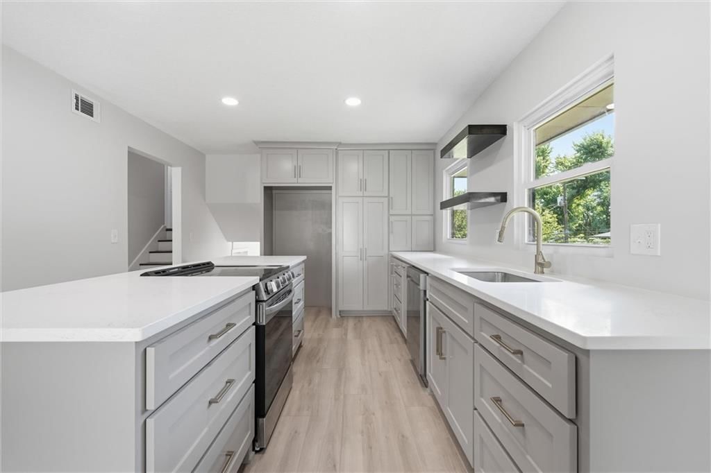 10200 Nall Avenue — photo 11