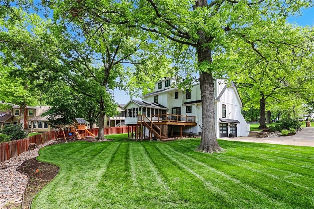 8004 WESTGATE Drive — photo 37
