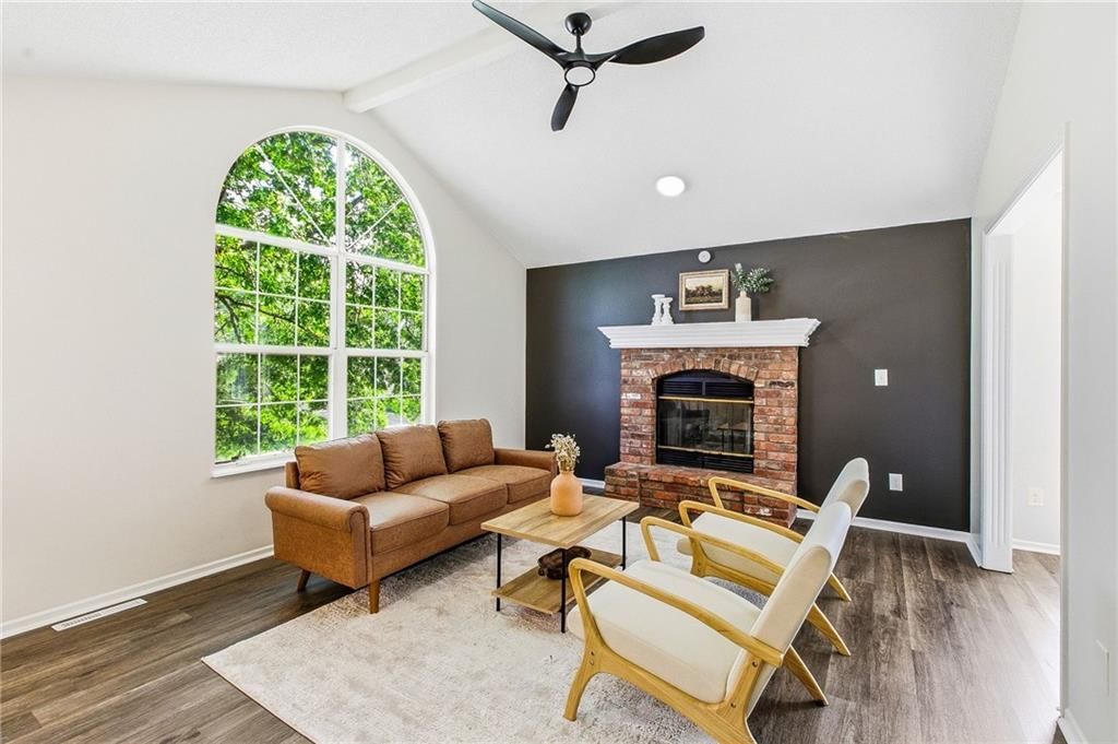 612 SE Bugle Court — photo 2