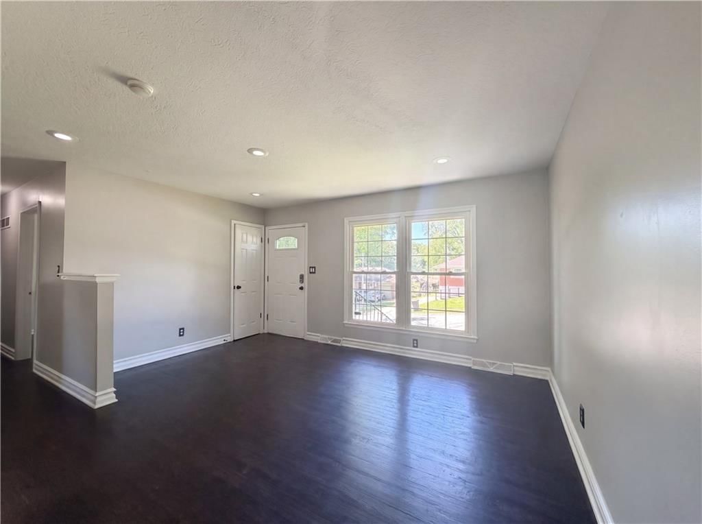 3809 S Drumm Avenue — photo 3