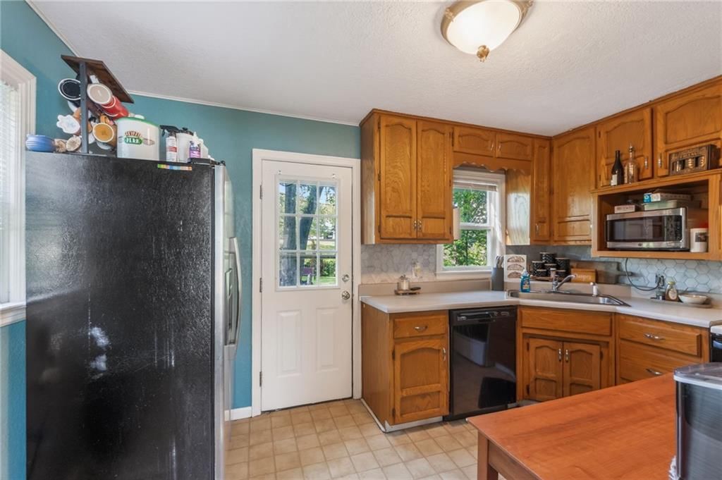 656 Thornton Street — photo 11