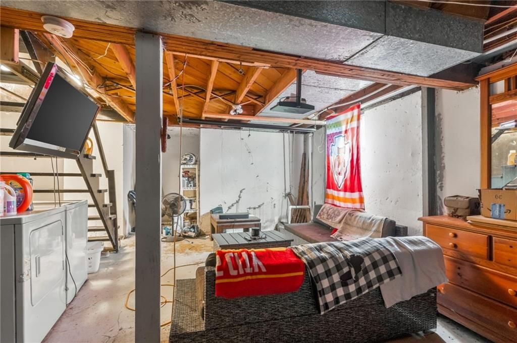 656 Thornton Street — photo 25