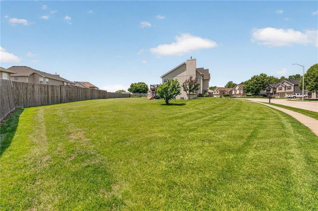 8712 N ROBINHOOD Avenue — photo 4