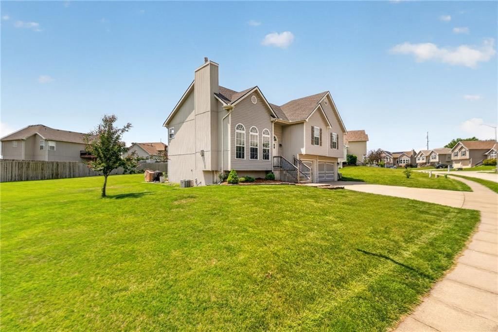 8712 N ROBINHOOD Avenue — photo 32
