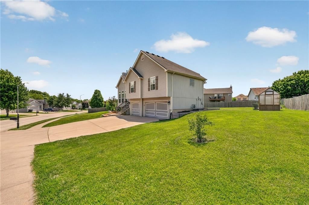 8712 N ROBINHOOD Avenue — photo 34