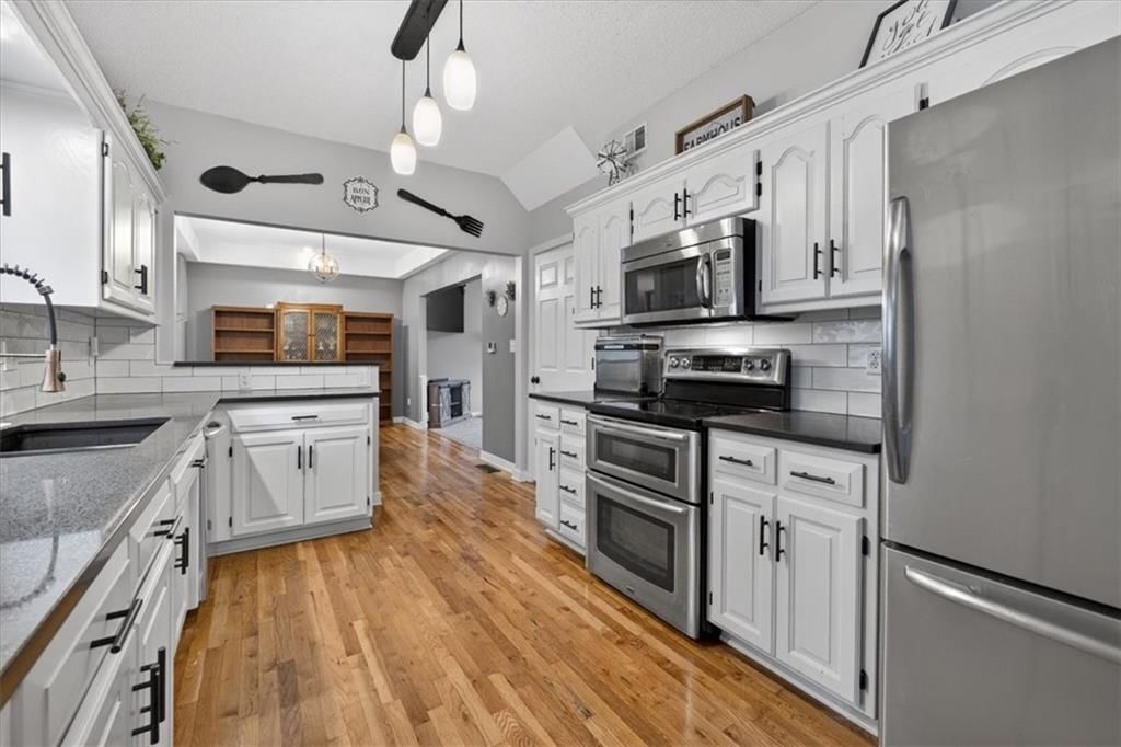 908 NE Michael Drive — photo 17
