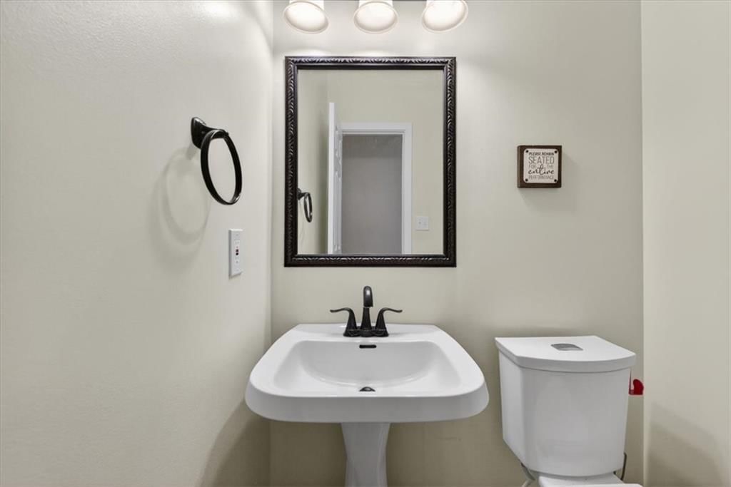 908 NE Michael Drive — photo 24