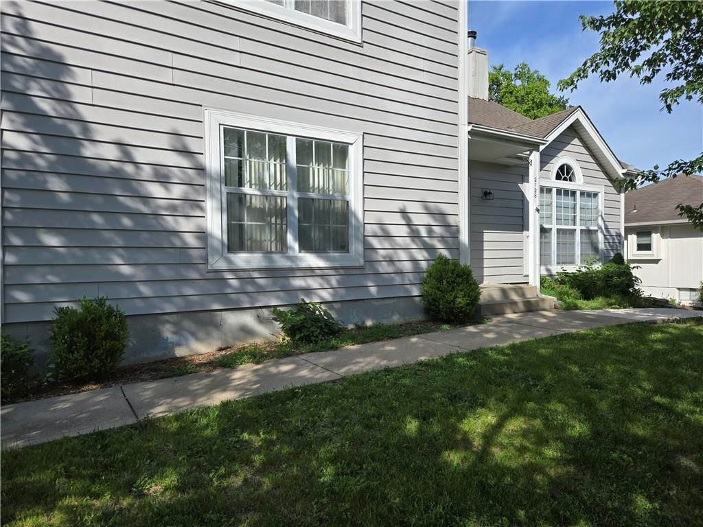 2128 SW British Drive — photo 2
