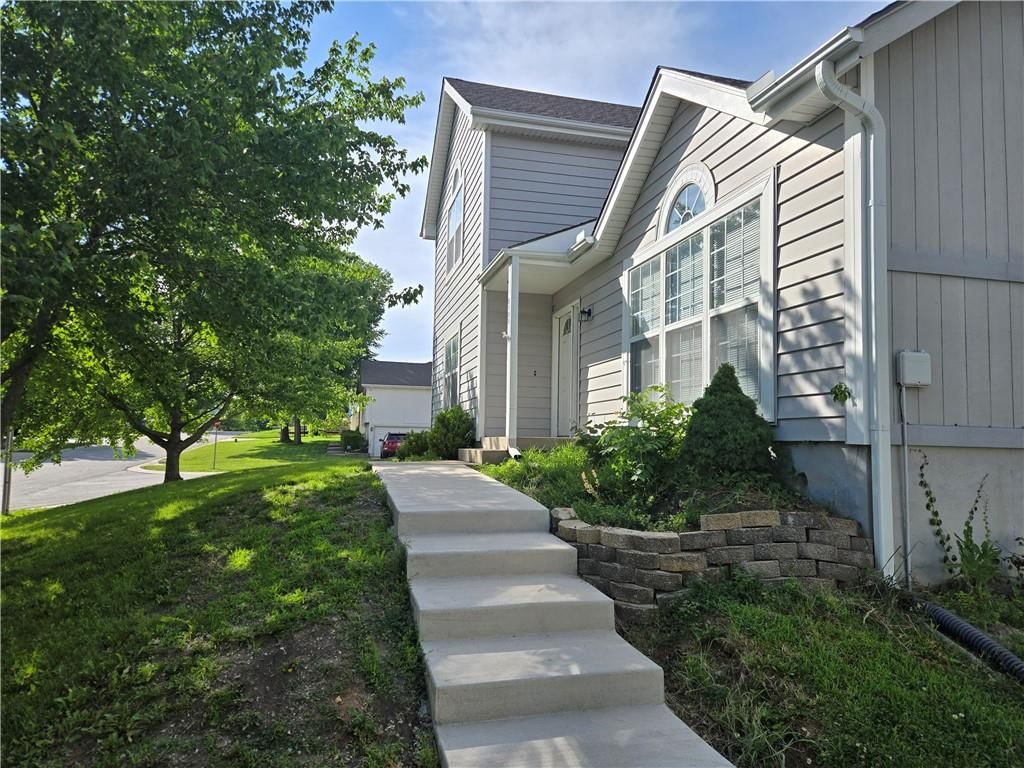 2128 SW British Drive — photo 3