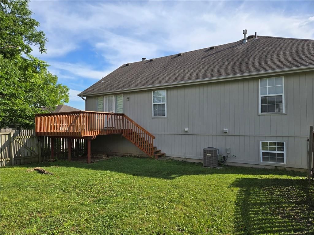 2128 SW British Drive — photo 5