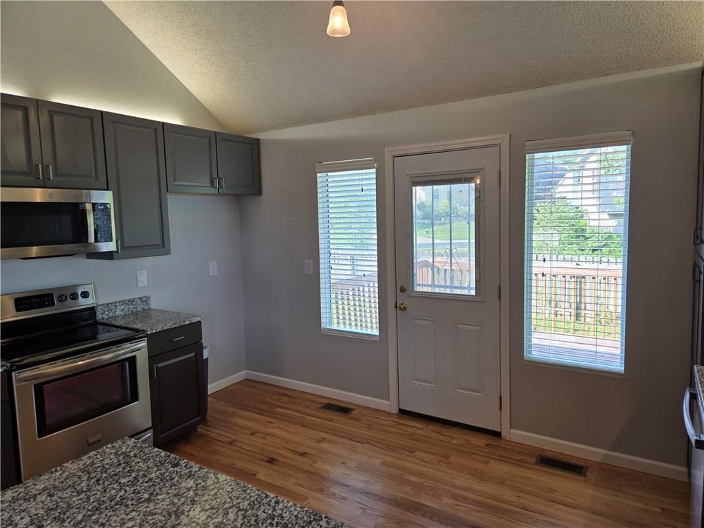 2128 SW British Drive — photo 17