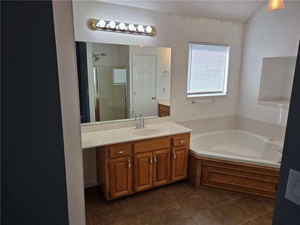 2128 SW British Drive — photo 32